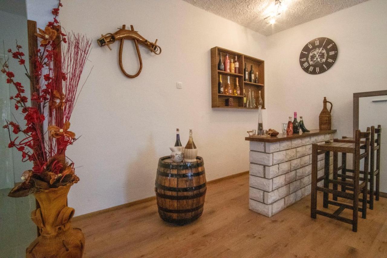 House Nada apartman Muntić Exterior foto